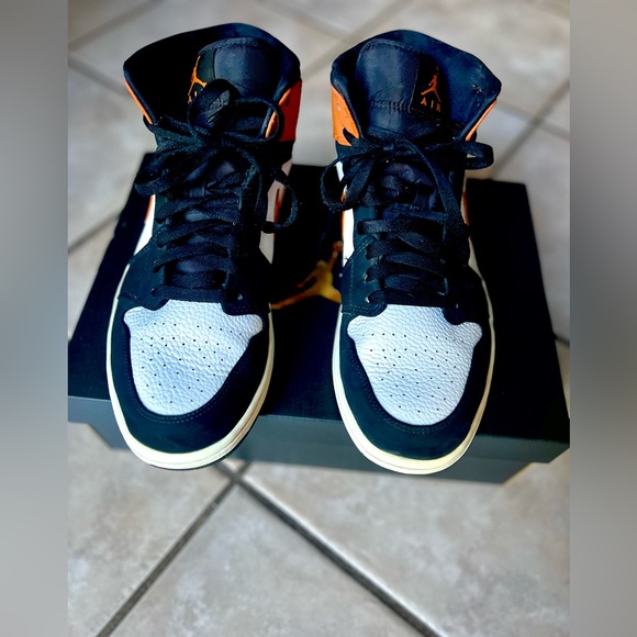 BLK/ORANGE AIR 1 JORDANS MID SZ 10.5 - Picture 4 of 6